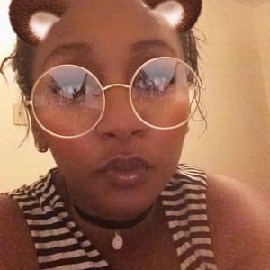 Meet your Posher, Thalia